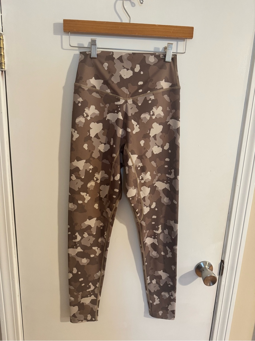 High-Rise Camouflage Print Leggings - Brown Camo